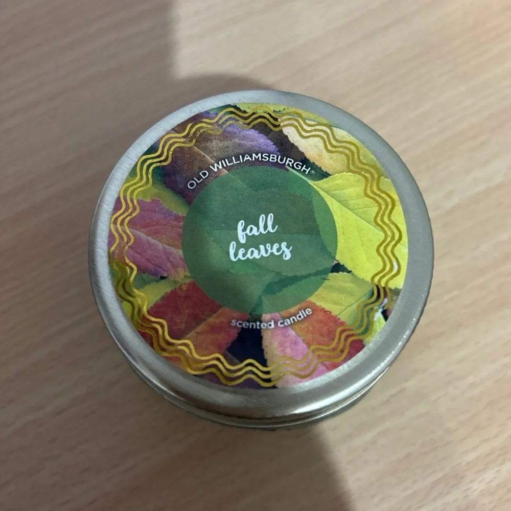 Old Williamsburgh Fall Leaves Scented Candle